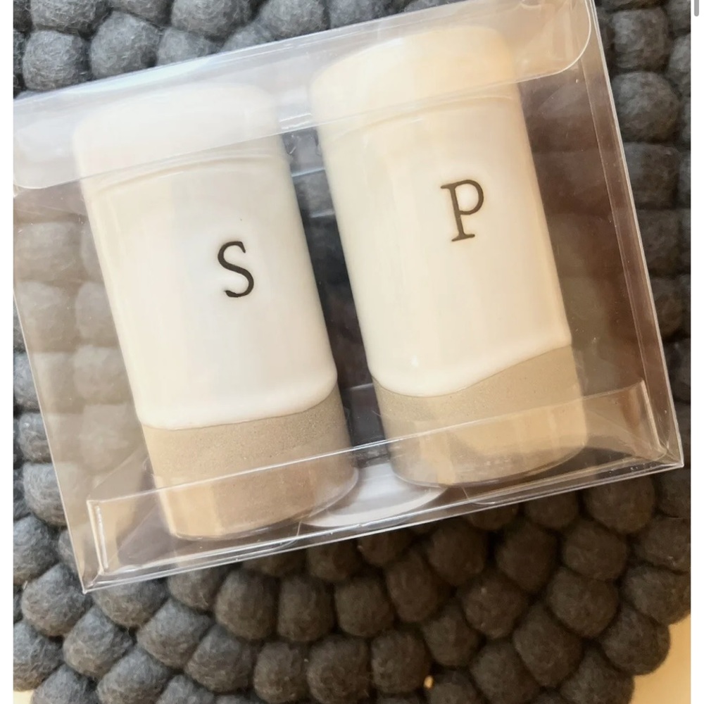 Salt and pepper shaker magnolia brand